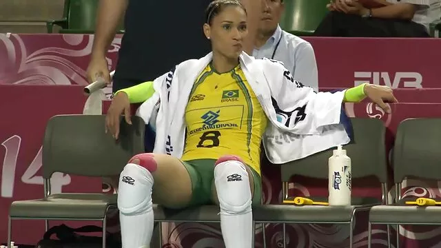 Redhead Nackten geile ältere weiber Füßen Trampling