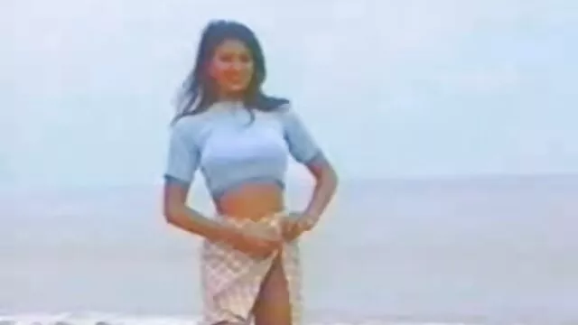 Frau ruht auf Hahnrei Hubbys Schoß als Ein anderer Mann geile nackte reife weiber Pflügt Sie