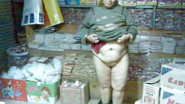 Sweet sexy teen gefangen fing ihre Muschi von geile ältere weiber Opa und er fickt Ihre Fotze