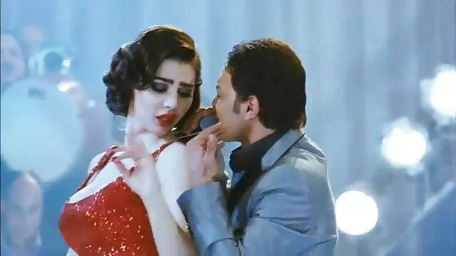 Massive Boobed melkt den nackte alte frauen kostenlos Schwanz eines Fremden!