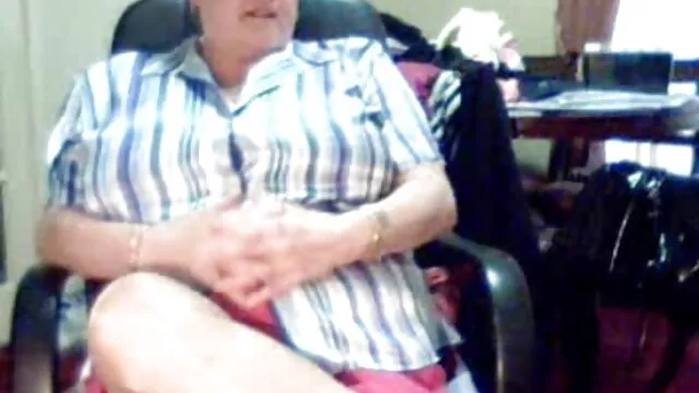 Riesigen Titten reife weiber pornos Andreynats Streichelt Ihren Massiven Schwanz