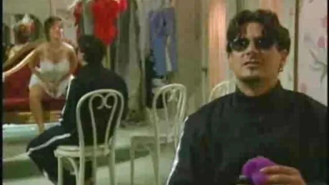 Schullehrer unterrichtet jerkoff in der Klasse schöne nackte reife frauen