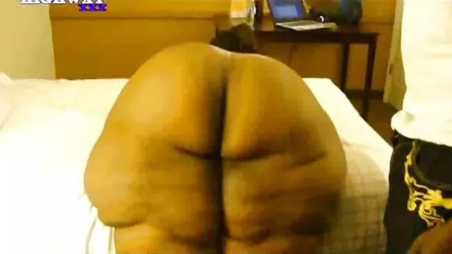 Skinny dude reibt seinen Schwanz und Füße zur gleichen Zeit solo reife geile frauen sex