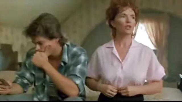 Smalltits femboy sexy reife frau nackt spielt mit Ihrem Arsch