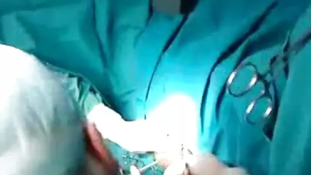 HUNT4K. Mann deckt nackte alte frauen kostenlos redhead ' s Bauch mit Sperma nach dem sex für Geld